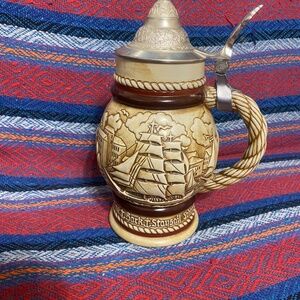 AVON 1977 COLLECTIBLE BEER STEIN WITH PEWTER LID, SAILING SHIPS.